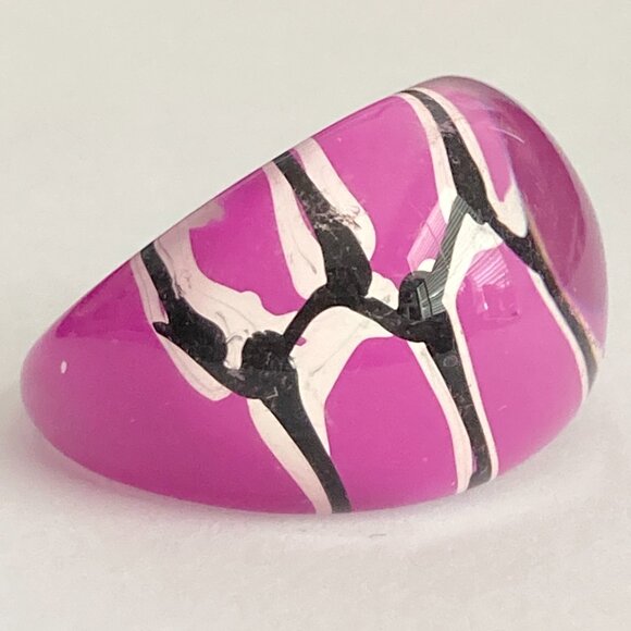 Vintage Lucite Acrylic Ring Size 7 Retro Abstract Hand Painted Purple BlackWhite - Picture 5 of 11